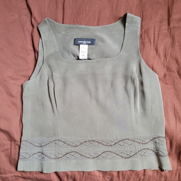 Size 8P - Jones New York 100% silk green top - Picture 4 of 4